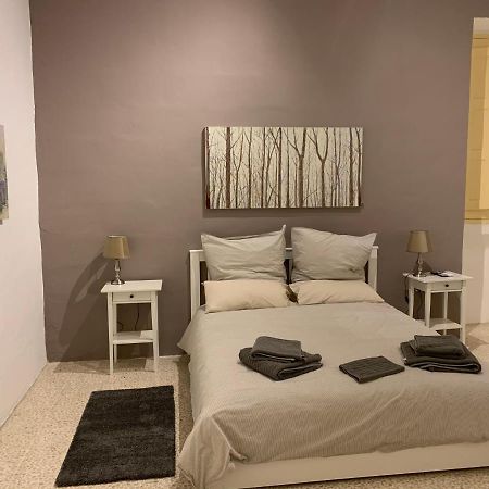 4 Bedroom Apartment In Sliema Near The Sea Exterior foto