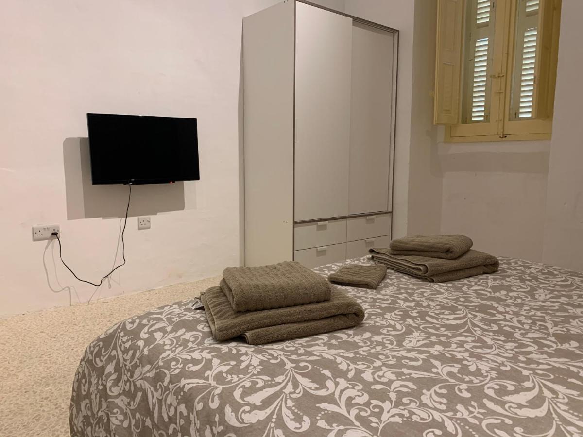 4 Bedroom Apartment In Sliema Near The Sea Exterior foto